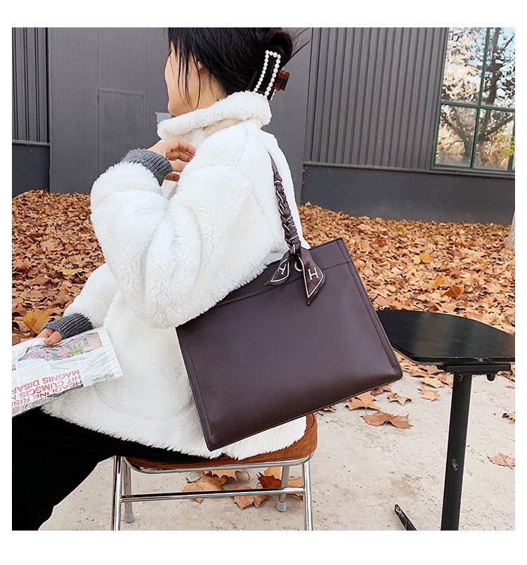 New Fashion Simple Shoulder Bag Large Capacity Tote Bag Portable Solid Color Pu Female Bag Bag