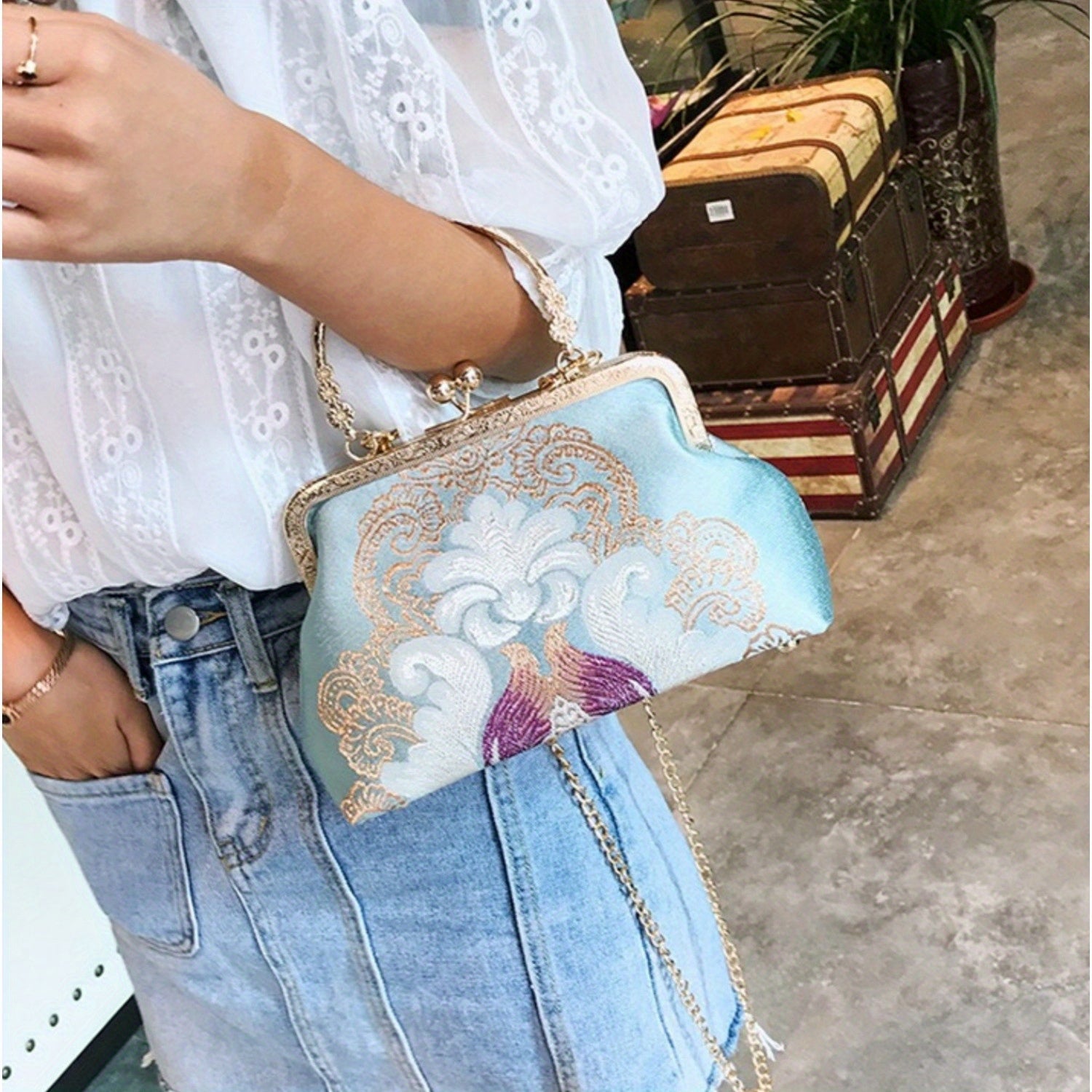 Vintage elegant crossbody bag Embroidery tote Cheongsam underarm bag suitable for party work travel club daily