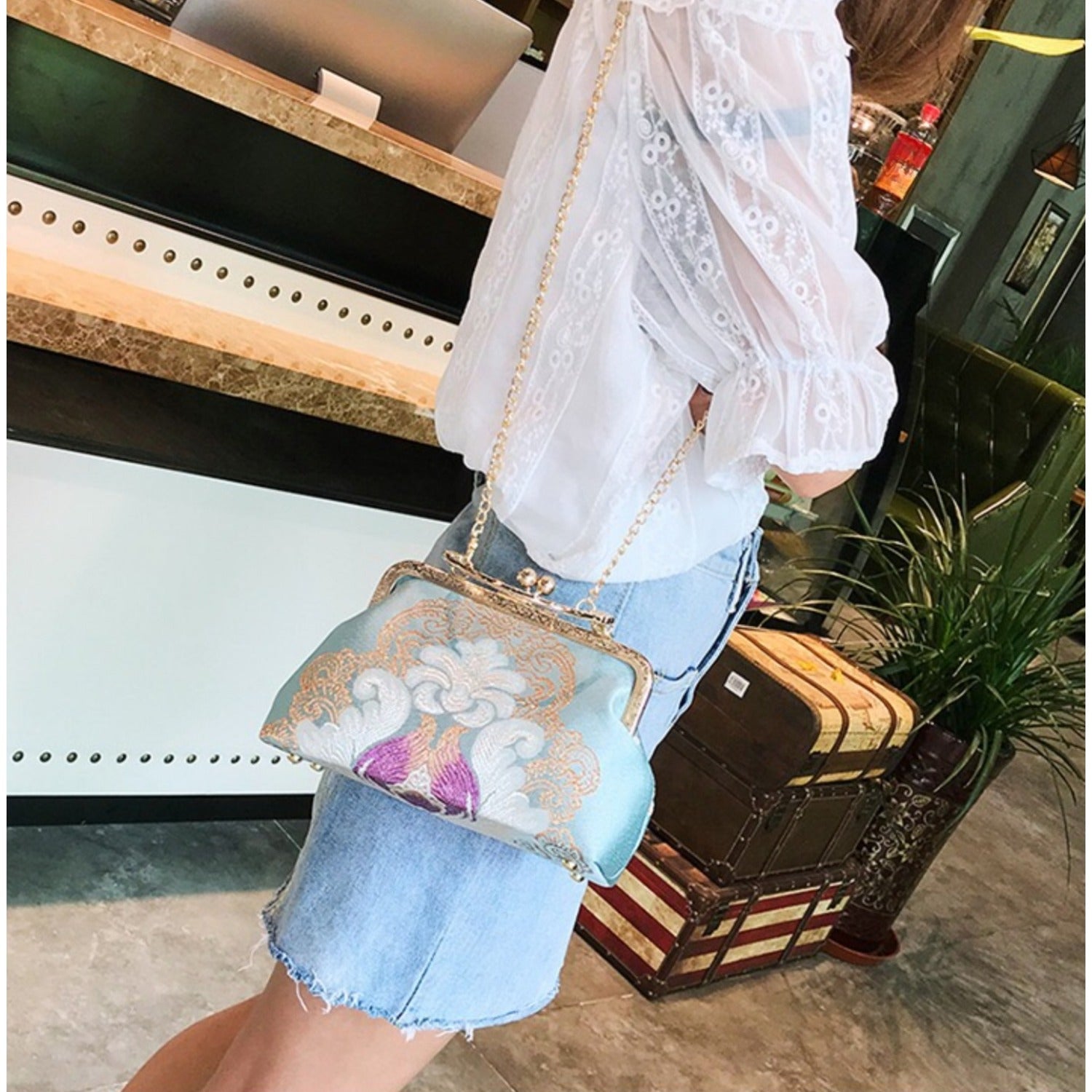 Vintage elegant crossbody bag Embroidery tote Cheongsam underarm bag suitable for party work travel club daily