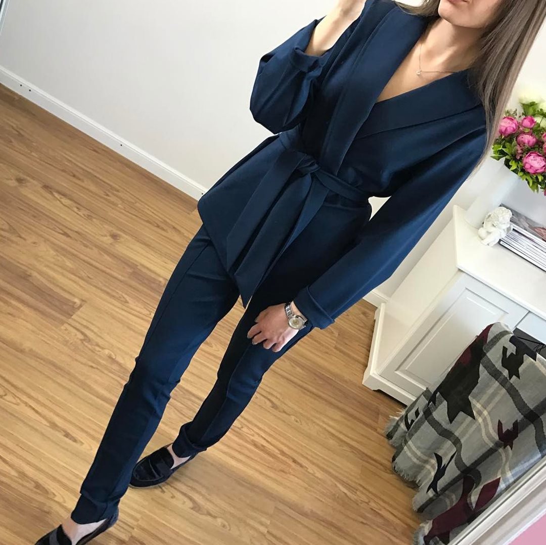 A suit of women fashion suits-Aria Doejay