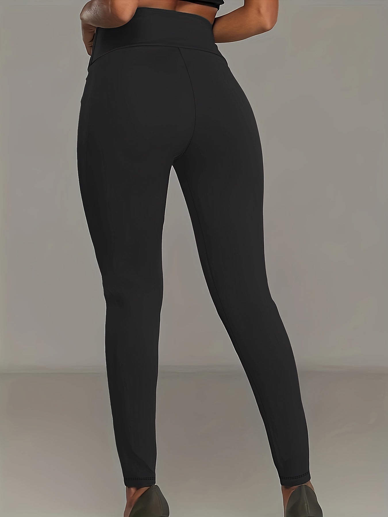 Chic Plus-Size High-Waist Leggings with Button Detail - Stretch Fabric for Daily Comfort, Curve-Friendly Fashion Wear