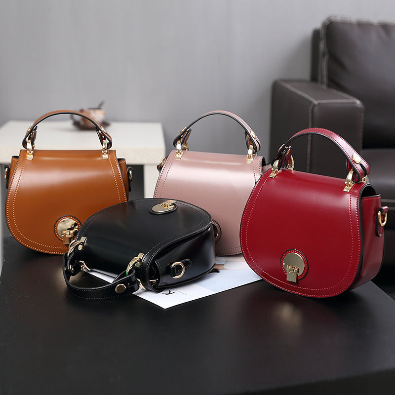 The New South Korean fashion handbag Mini Shoulder bag bag ladies handbag on behalf of a pig