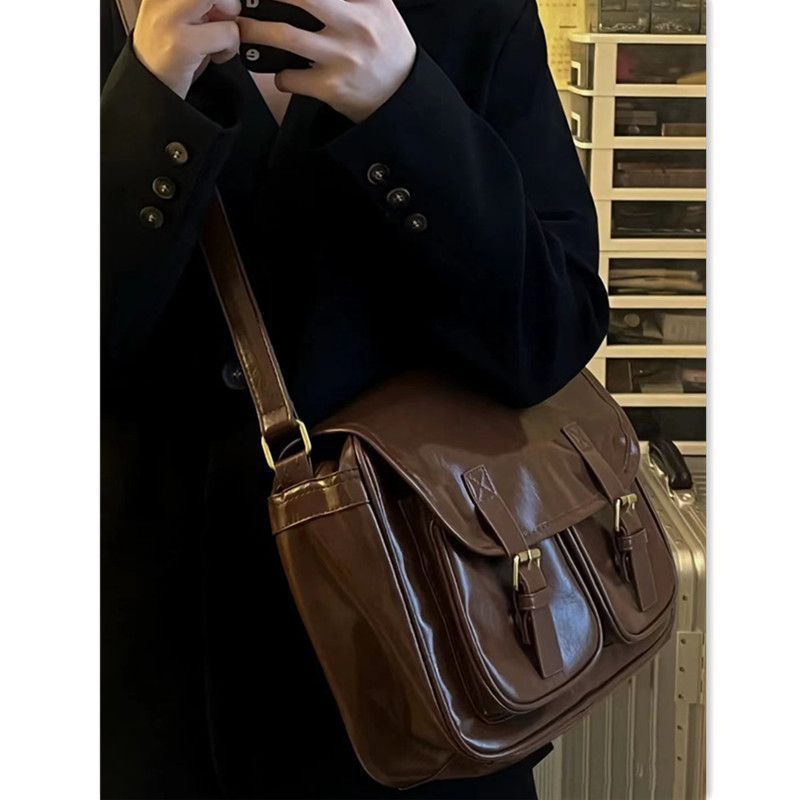 Chestnut Brown Oil Wax Leather Large Capacity Crossbody Postman One-shoulder Bag