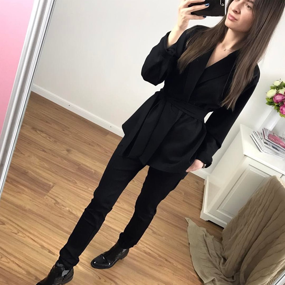 A suit of women fashion suits-Aria Doejay