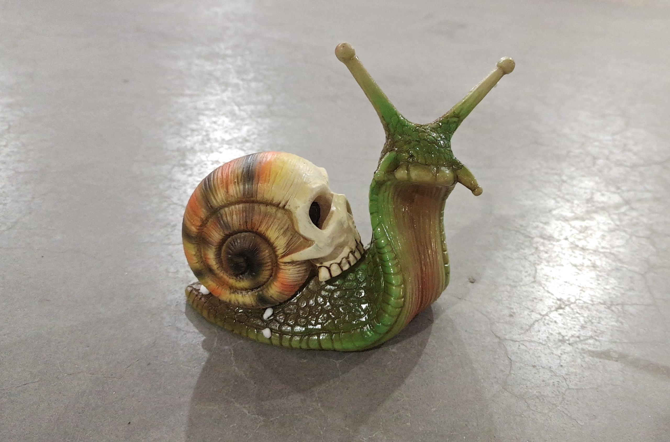 Snail Skull Sculpture Gothic Decoration Snail Statue Patio Snail Figurine Crafts Home Decoration Accessories Kawaii Room Decor-Aria Doejay