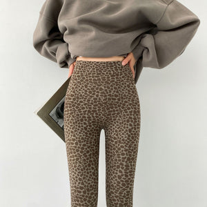 Nine Point Leopard Pattern Suede And Plush Leggings-Aria Doejay